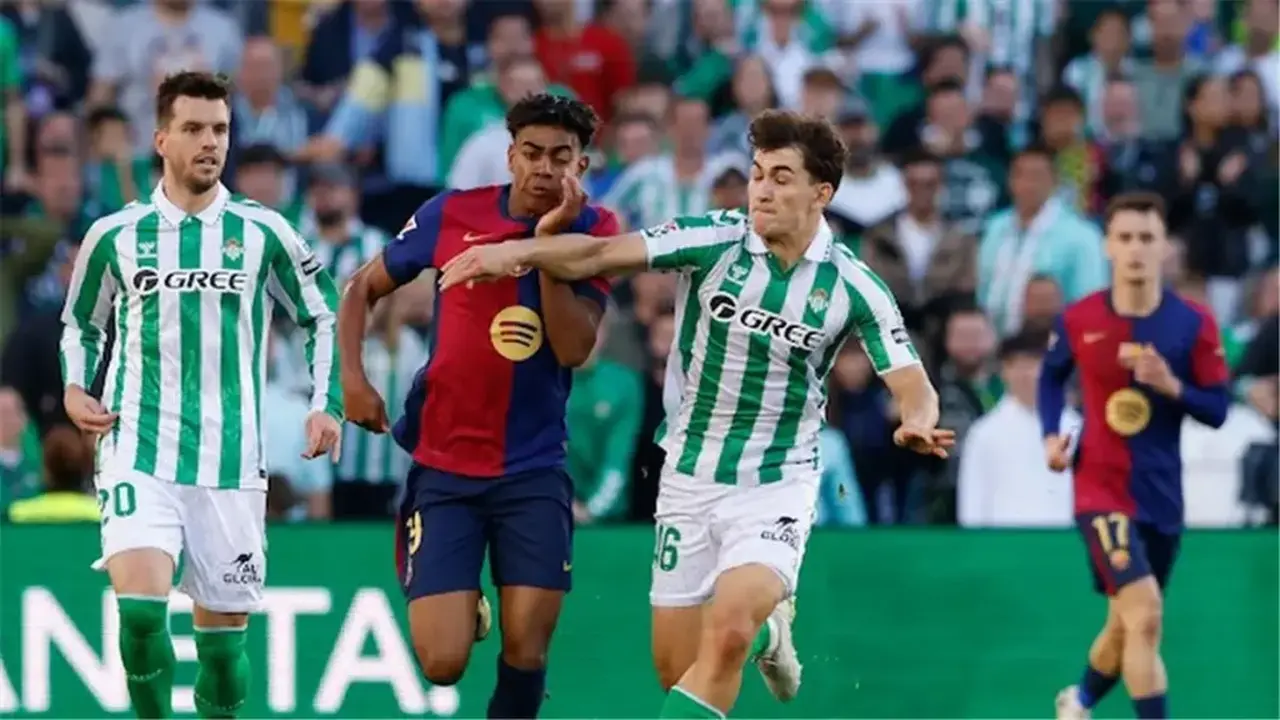 مباراة برشلونة ضد ريال بيتيس: التوقيت والقنوات التي تبثها